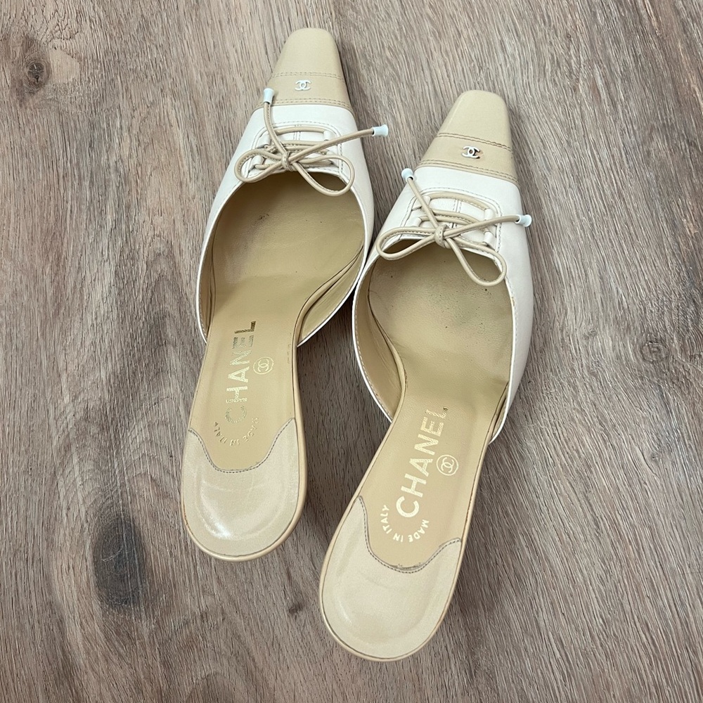 Vintage Chanel Mule pump in cream beige